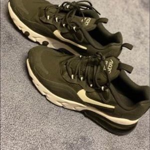 NIKE Airmax 270 React